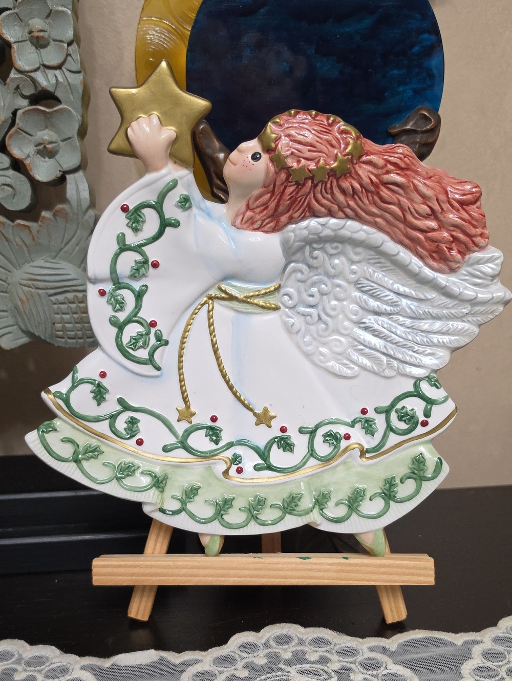 Fitz and Floyd Ceramic Angel Wall Plate in White, Pink and Gold Christmas